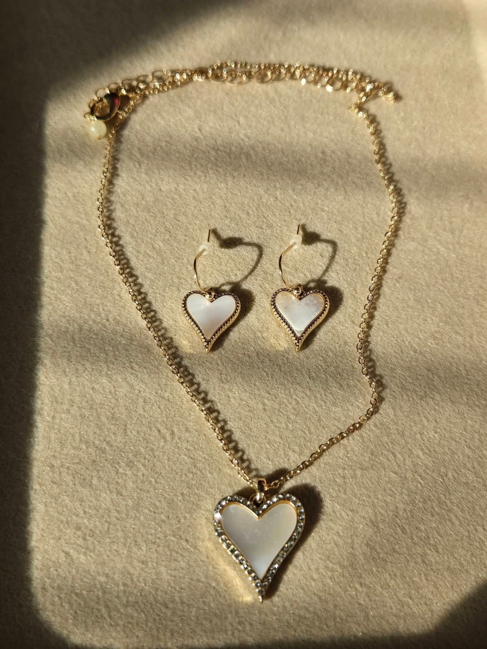 💖 Lovestruck Mother of Pearl Necklace & Earring Set 💖